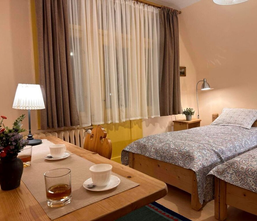 Two rooms with double and 2 single beds